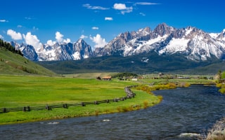 Stanley Idaho and the Sawtooth Mountains Seen from the Salmon Riverjpg